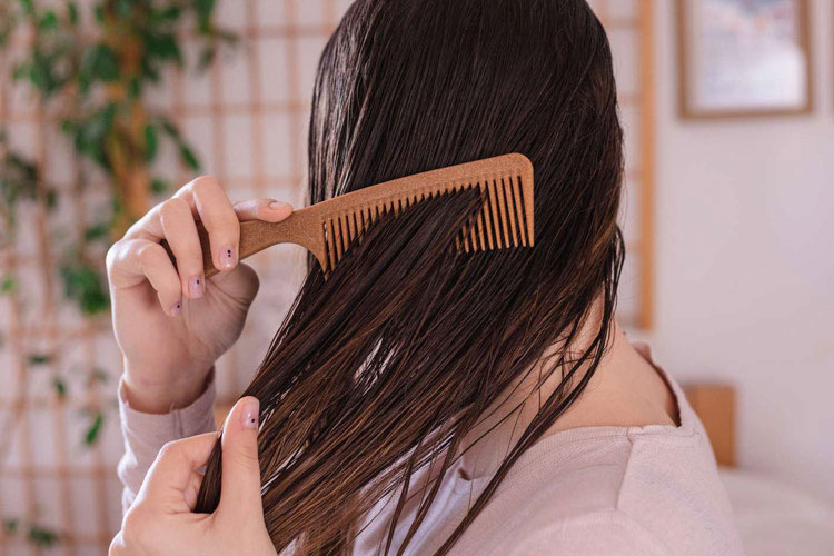 7 روش کاربردی برای صاف کردن موهای خود بدون گرما